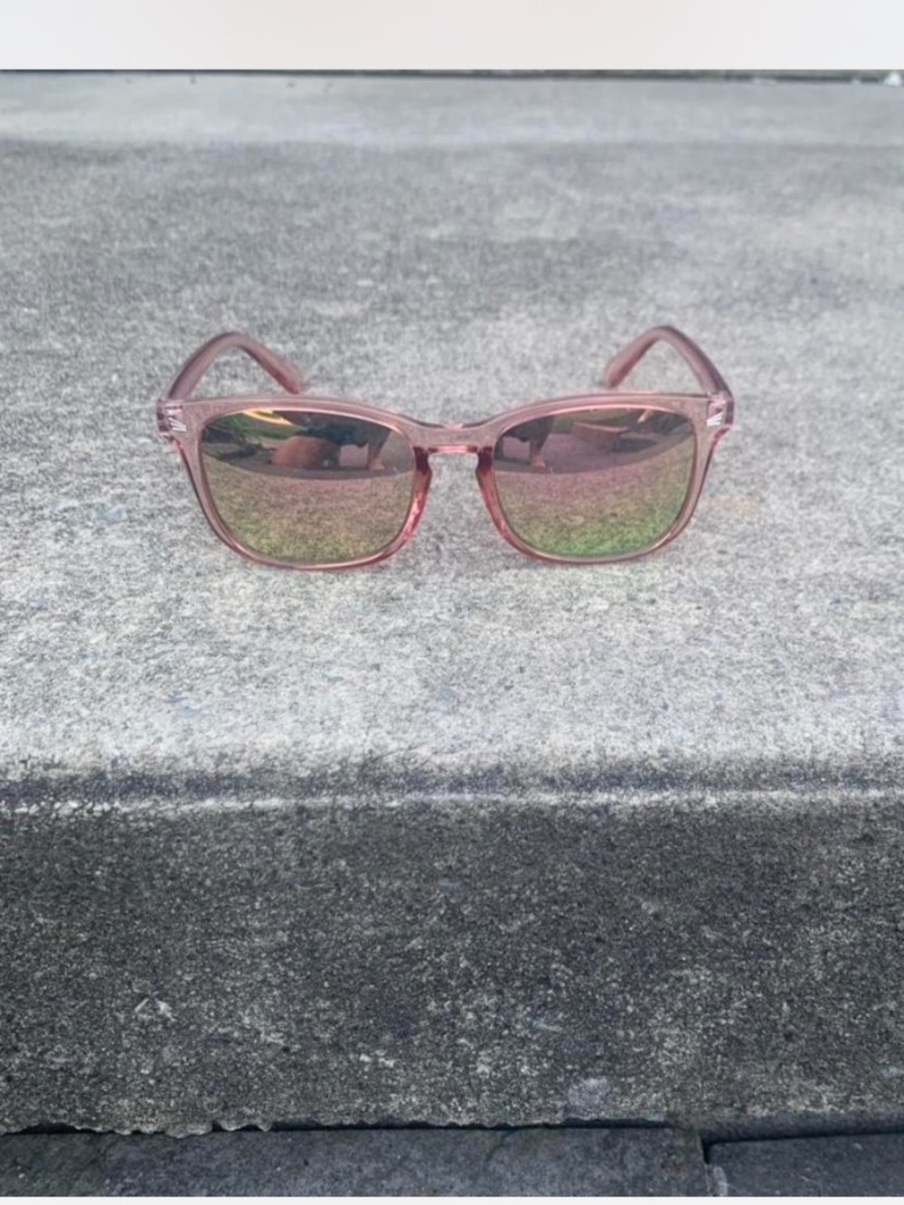 Women’s Pink Transparent Frame Sunglasses - Stylish UV Protective Shades